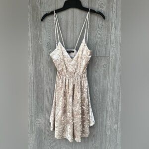 Romeo & Juliet Couture Champagne Beige Crushed Velvet Mini Dress Size Small